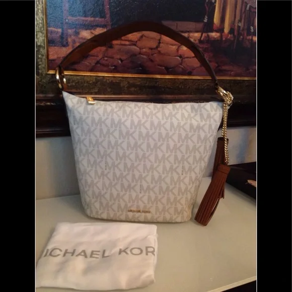 NWT Michael Kors MK Signature Vanilla Elana Convertible Shoulder Bag